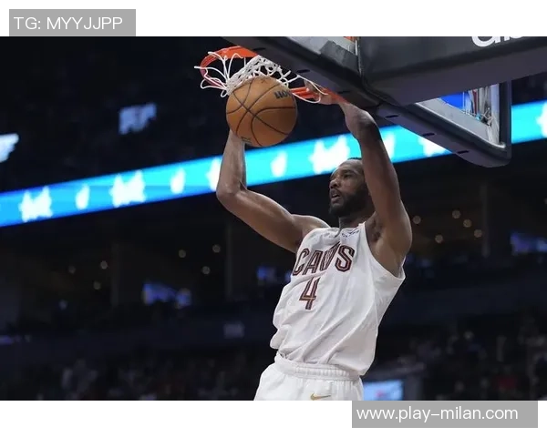 莫布里展现全能进攻能力接队友传球后外线三分精准命中 莫布里展现全能进攻能力接队友传球后外线三分精准命中